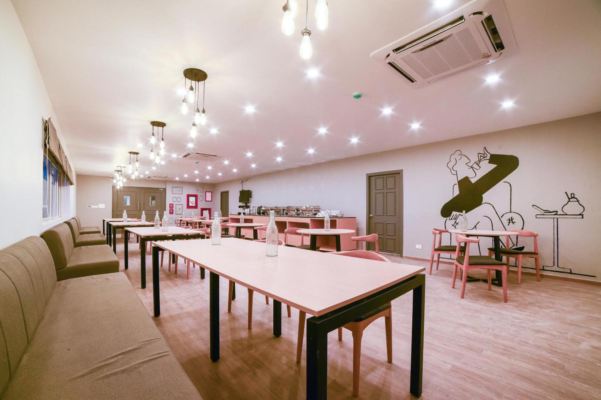 Townhouse 211 Laguna Ecr Near Juhu Beach チェンナイ エクステリア 写真
